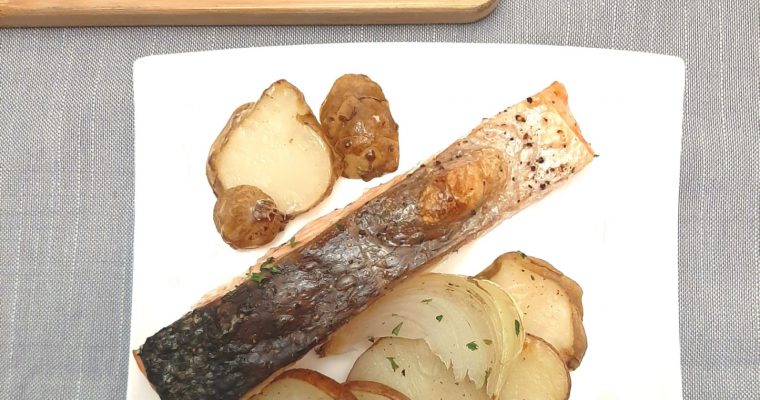 Broiled salmon, potatoes and Jerusalem artichokes