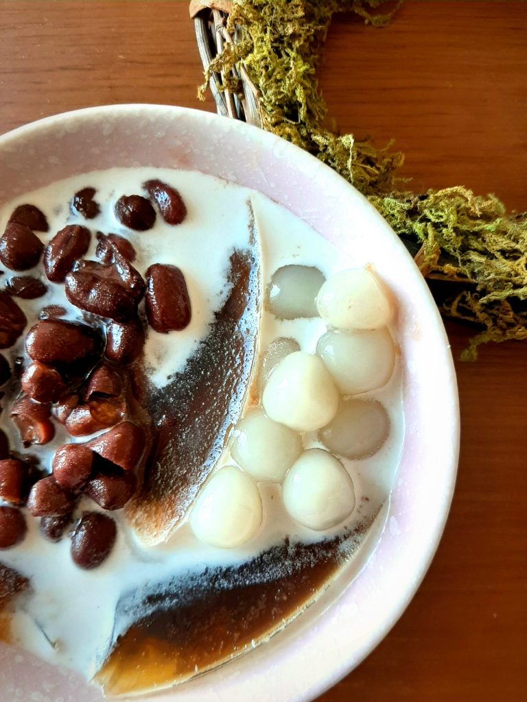 Top view of grass jelly bowl