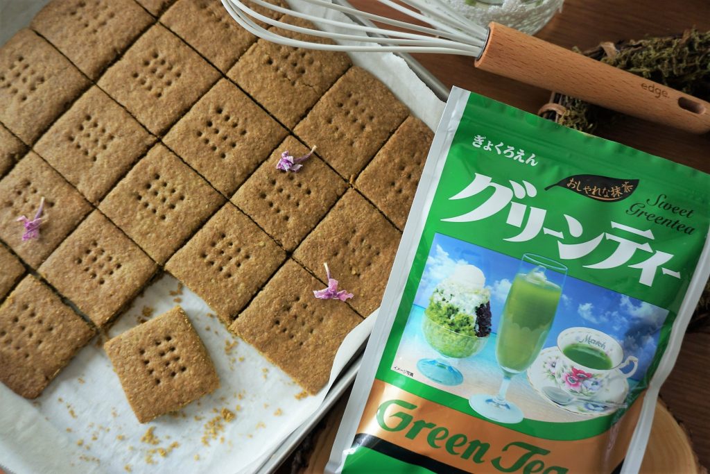 Green tea graham crackers with green tea powder package